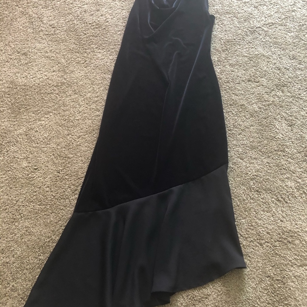 Dresses - Picture 6 of 7